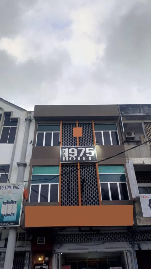 The 1975 Empire 2* Kuantan
